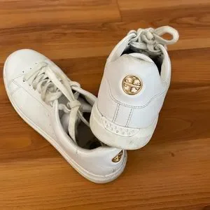 スニーカー TORY BURCH WHITE NAPPA LEATHER HOWELL COURT SNEAKERS Tory Burch Women's Logo Howell Court Sneakers, White/Perfect